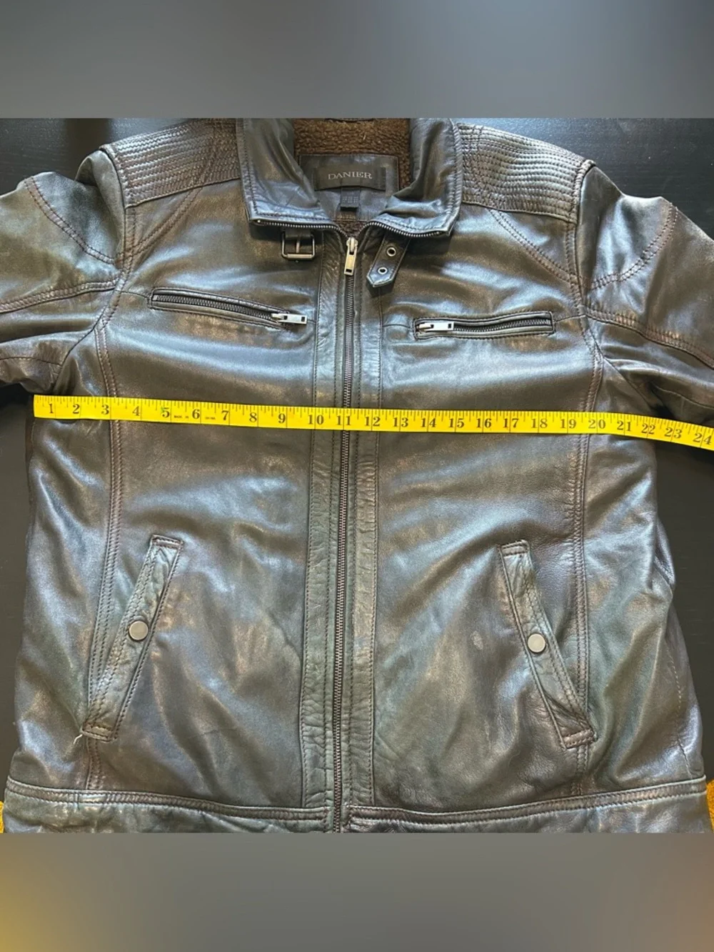 Danier Black Leather Moto Jacket Size Large Quilted Shoulder Full Zip Distressed - Picture 13 of 15